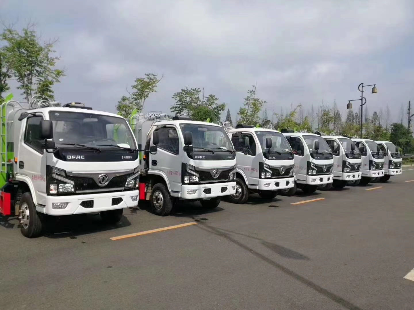 黃岡市采購(gòu)批量自裝卸式垃圾車
