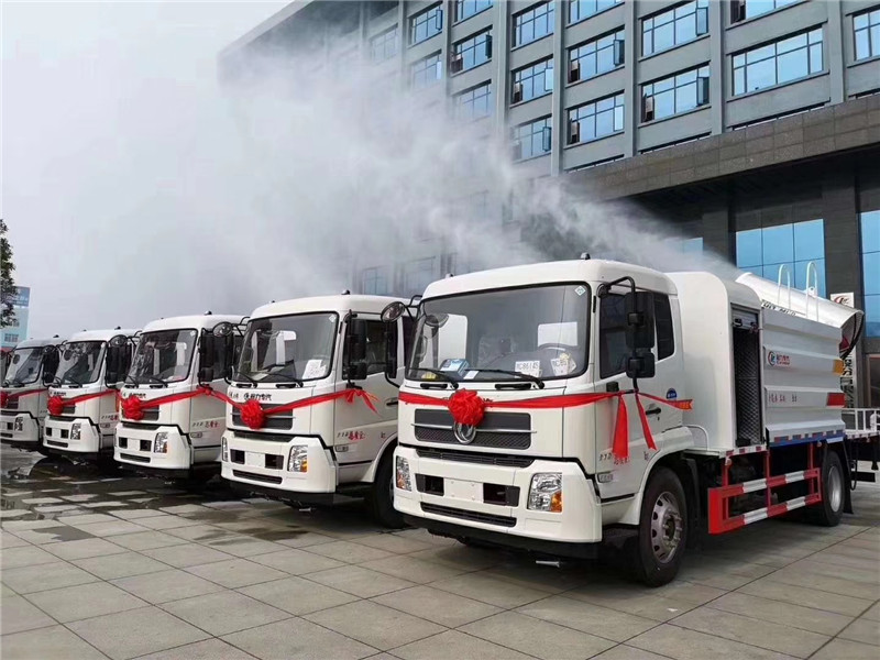 面壁十年圖壁破，練好內(nèi)功立潮頭年終抑塵車、掃路車、壓縮垃圾車批量發(fā)車