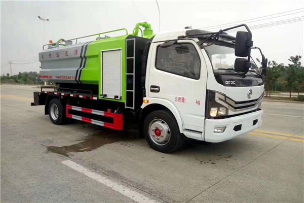 開(kāi)清洗吸污車，做卑微打工人，做自己人生的奮斗者