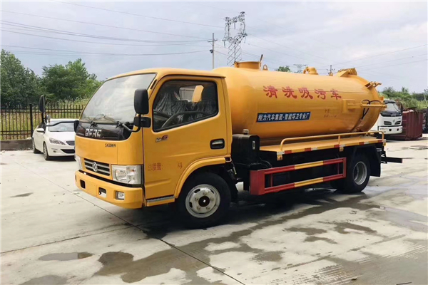 誰(shuí)是專(zhuān)用車(chē)界的大小王，東風(fēng)多利卡吸污灑水冷藏車(chē)等為生活而服務(wù)