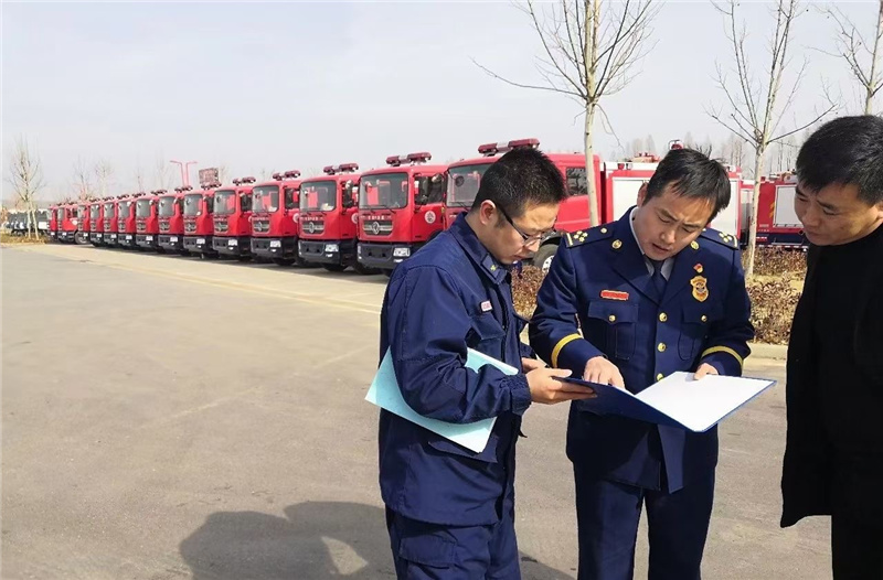 為提升滅火救援效率，使車輛在消防救援工作中成為強(qiáng)有力的“作戰(zhàn)工具”，亳州市應(yīng)急管理局采購(gòu)60輛水罐消防車