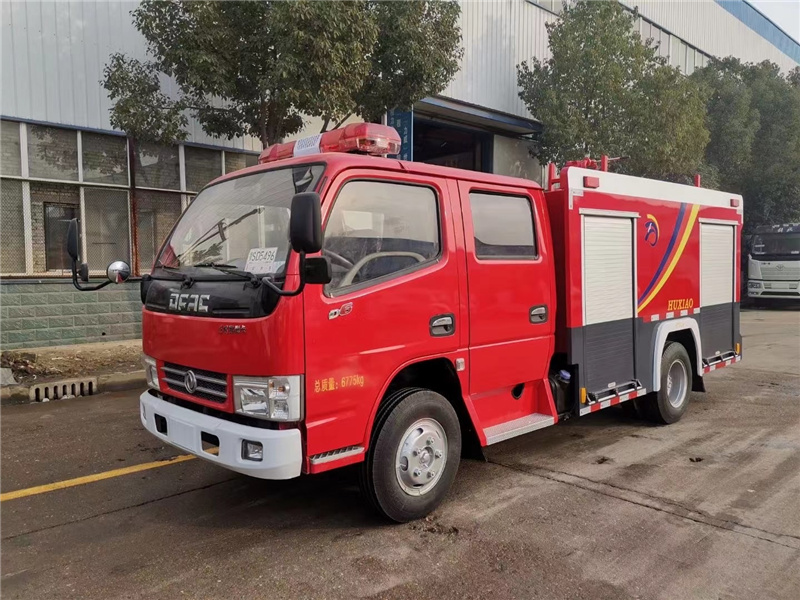 程力水罐消防車遠(yuǎn)程消防帶PS20消防炮，射程45米滅火效率高，可疾速火場(chǎng)展開(kāi)滅火戰(zhàn)役，撲救種種，是理想的消防配備
