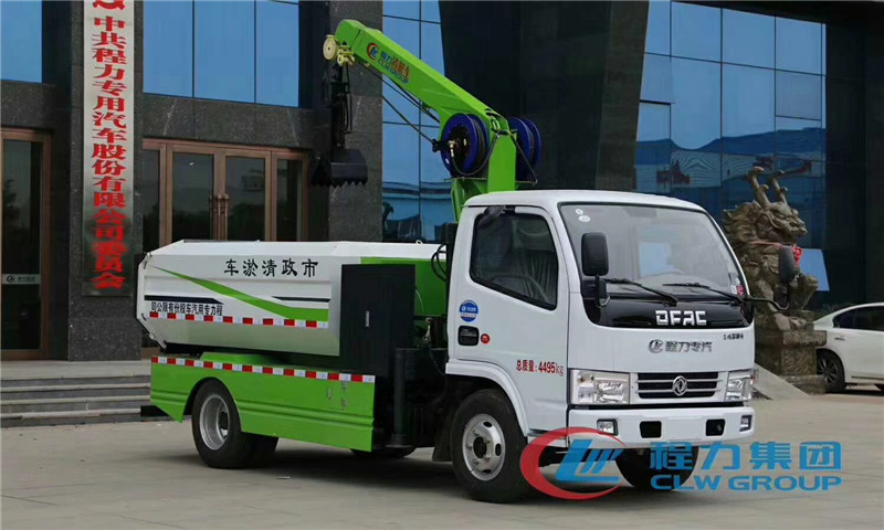多利卡聯(lián)合清淤疏通車能挖取到12米深度窯井垃圾，清淤率達(dá)95%