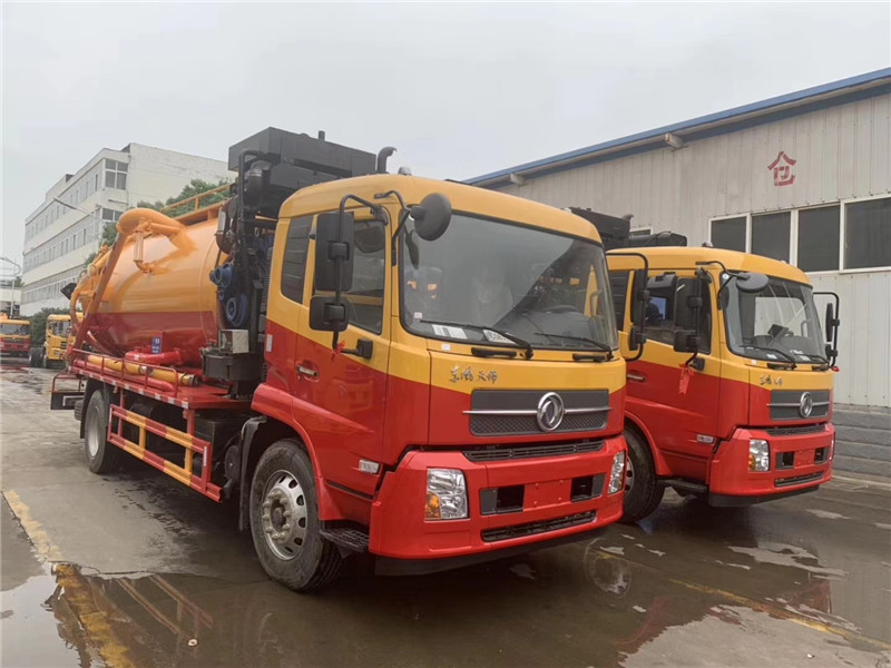 東風(fēng)天龍高壓清洗吸污車具有抽排效率高、自吸、自排及直灌