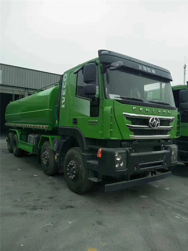 陜汽德龍前四后八國(guó)六清洗吸污車(chē)罐體一體式結(jié)構(gòu)動(dòng)力十足