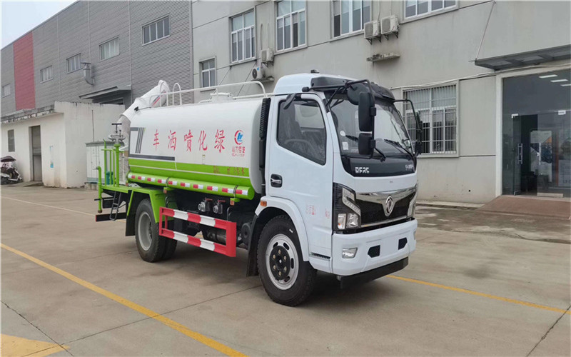 東風(fēng)D9國六綠化噴灑車射程遠(yuǎn)、霧粒細(xì)小、覆蓋面積大