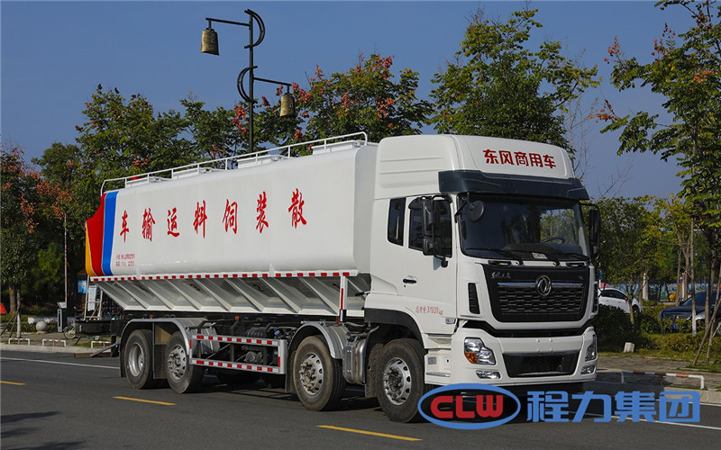 東風天錦三軸散裝飼料運輸車結(jié)構(gòu)簡單，操作方便靈活，易維修保養(yǎng)