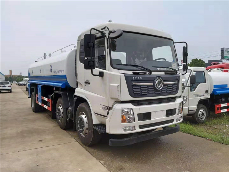 程力東風(fēng)10噸灑水車(chē)罐體外可用發(fā)泡或巖棉加裝保溫層起保溫功能