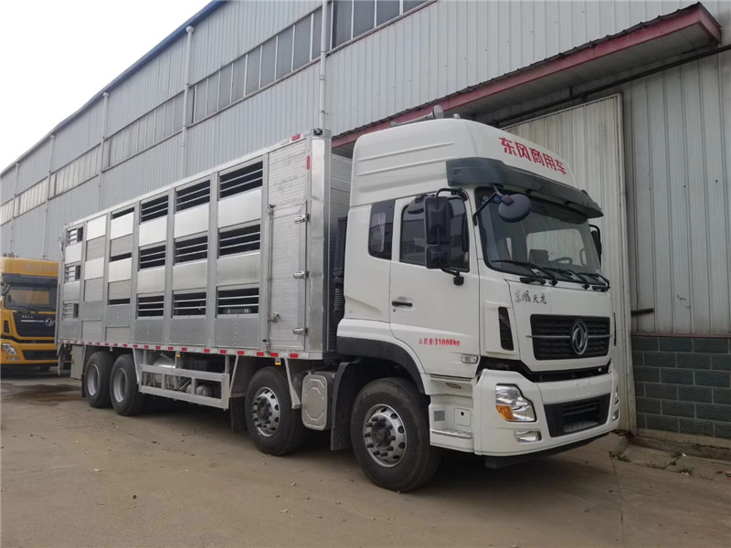 東風(fēng)天龍畜禽運輸車配備空氣過濾系統(tǒng)，有效過濾病原體傳播媒介物