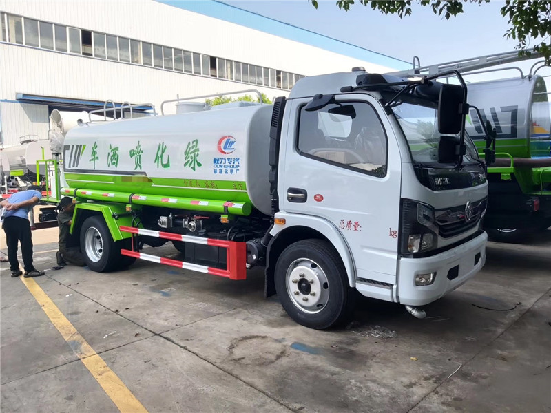 東風華神T5灑水車車具有性能優(yōu)良，工作可靠、效率高、維修方便