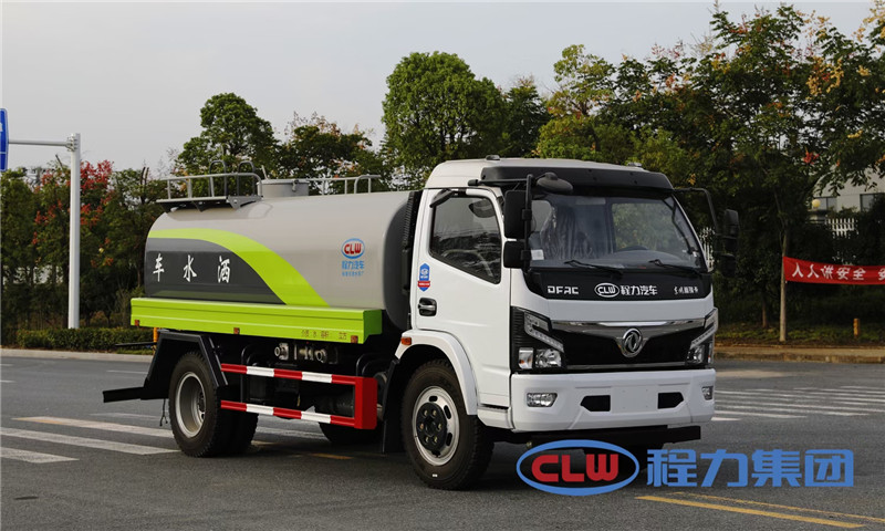東風D7多利卡8噸灑水車高壓風機噴出水霧，顆粒達到了微米級