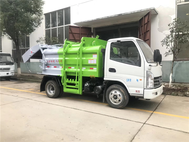 東風(fēng)多利卡D7國六壓縮式垃圾車車身小巧靈活，上料速度快