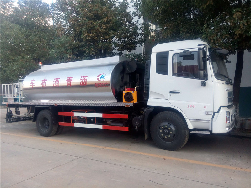 東風(fēng)D9道路養(yǎng)護(hù)車(chē)采用武鋼生產(chǎn)的5mm熱扎板制作，動(dòng)力強(qiáng)勁