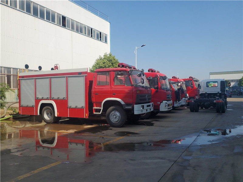 東風(fēng)多功能國六8噸消防灑水車機(jī)動(dòng)靈活、操控性好、維修簡便