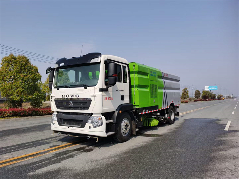 國六新品推薦好車不貴經(jīng)濟(jì)實(shí)惠，重汽豪沃洗掃車上戶無憂！