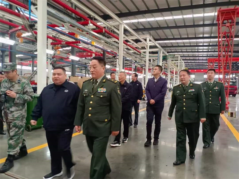 湖北省省委常委、省軍區(qū)政委謝東輝等首長(zhǎng)視察應(yīng)急產(chǎn)業(yè)龍頭企業(yè)程力汽車集團(tuán)