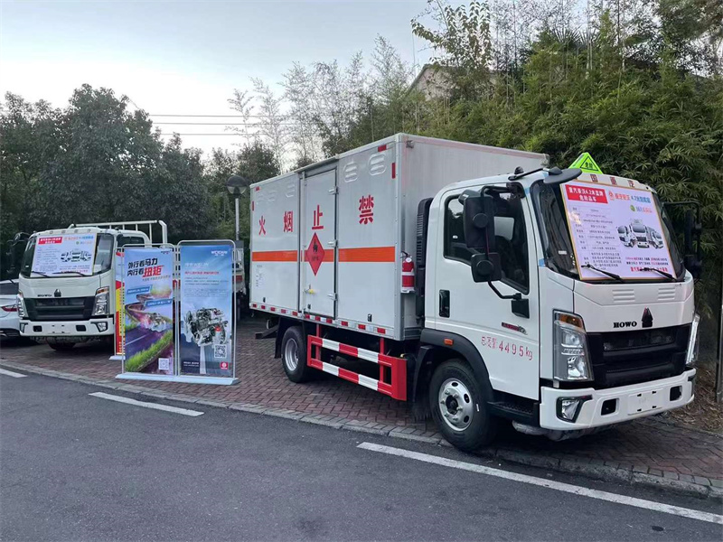 熱烈慶祝重汽豪沃危險(xiǎn)品廂式運(yùn)輸車專項(xiàng)推廣會