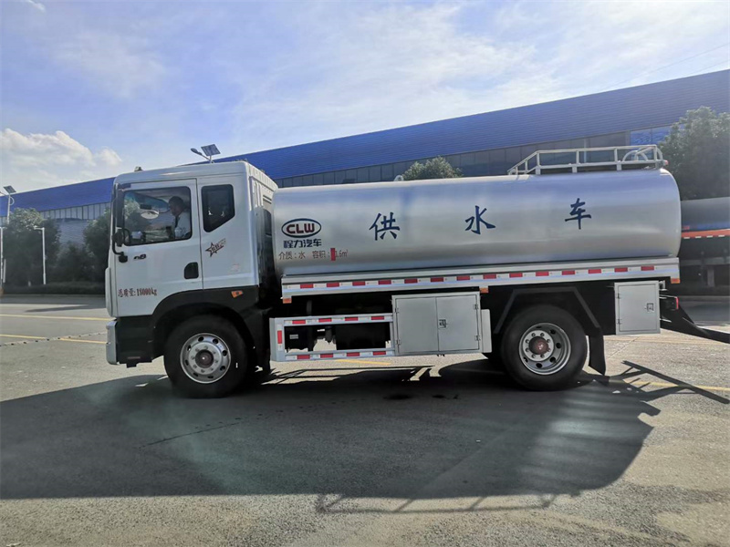 專業(yè)生產(chǎn)不銹鋼運(yùn)水車、供水車、奶罐車等