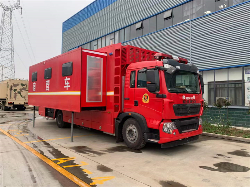 重汽豪沃部隊(duì)野外可移動宿營車