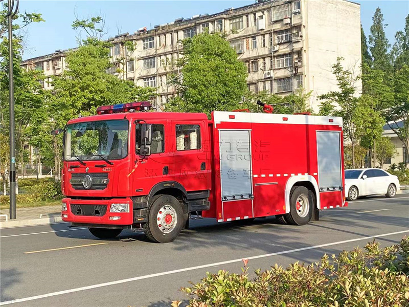 國(guó)六東風(fēng)D9六噸水罐泡沫消防車(chē)