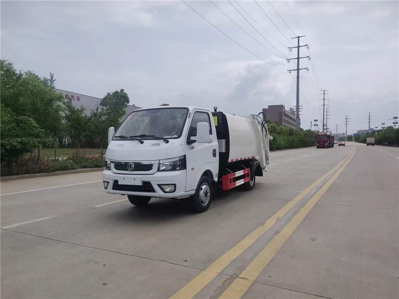 藍(lán)牌4方壓縮垃圾車(chē)包上戶