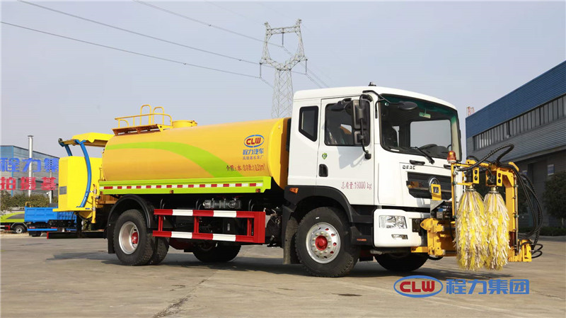 防撞車(chē)、護(hù)欄清洗車(chē)、灑水車(chē)三合一
